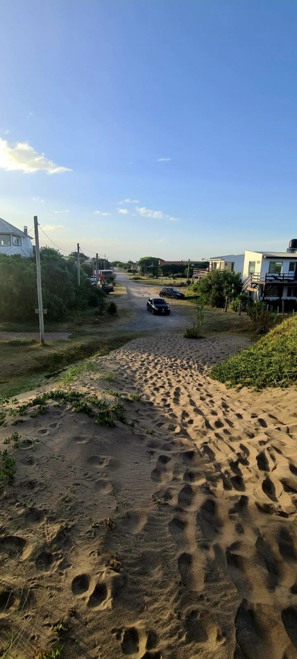 Venta casa de 3 ambientes a 2 cuadras del mar 