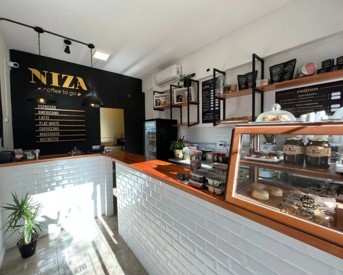 Venta fondo con habilitacion como cafe al paso 