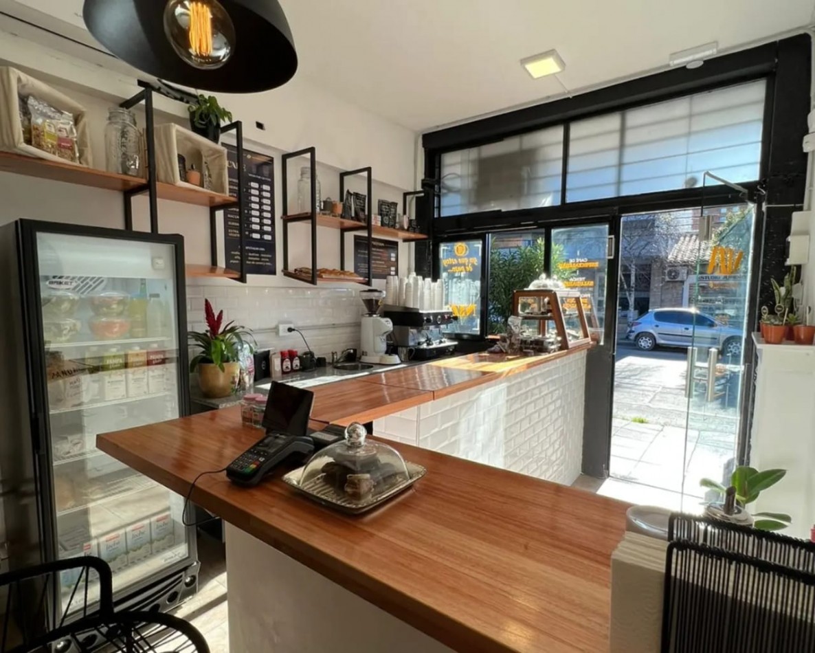Venta fondo con habilitacion como cafe al paso 